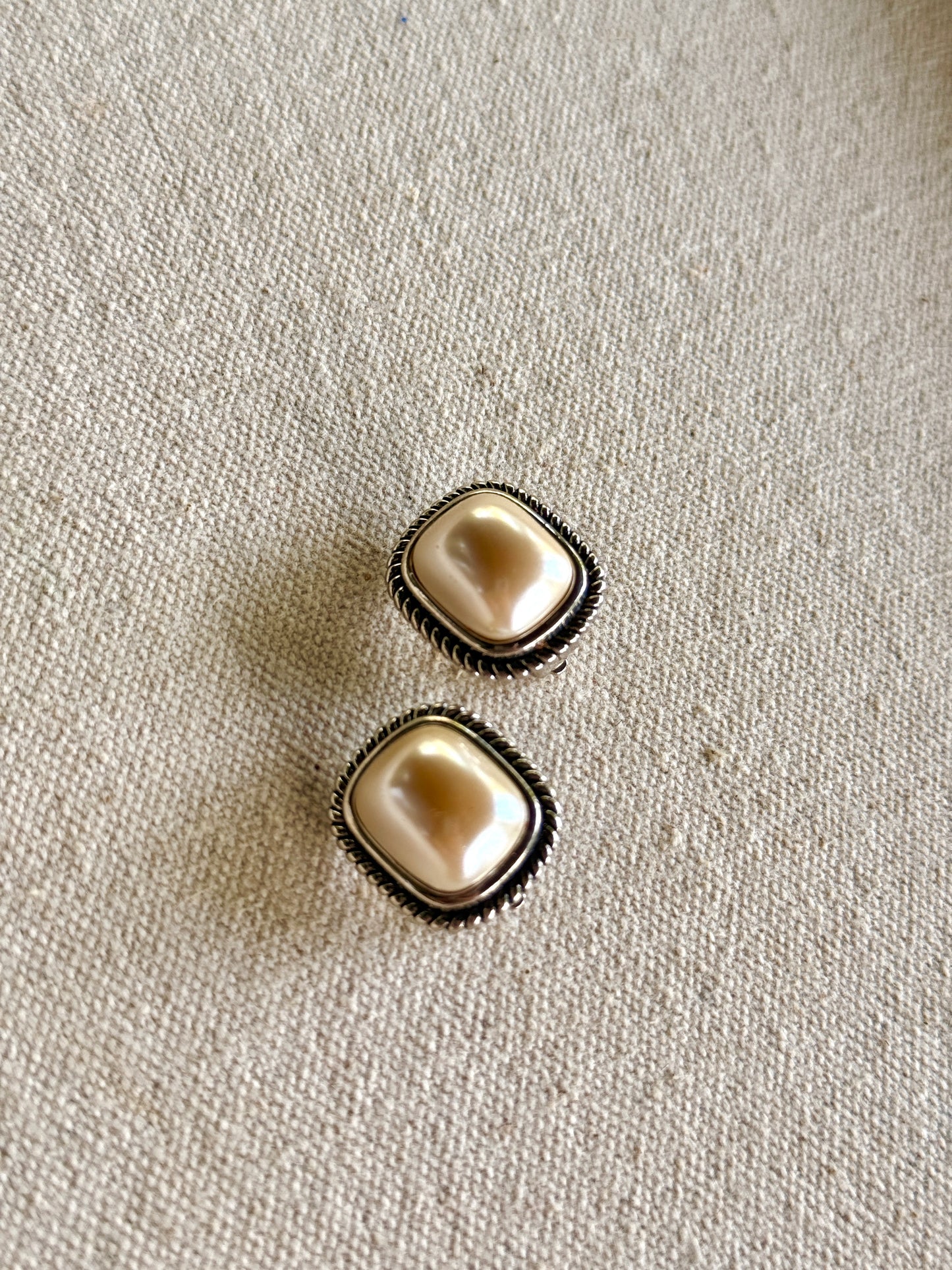 Aretes de Escudo- Carolee