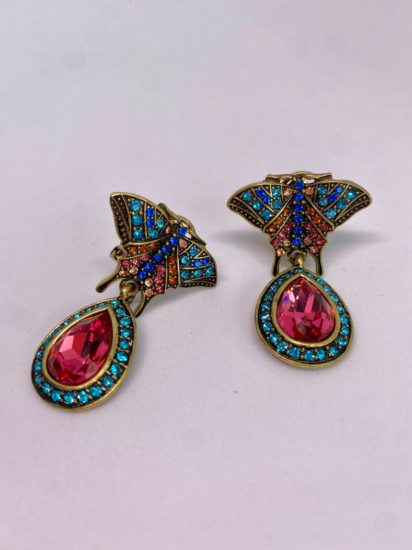 Aretes de Mariposa de Pin- Heidi Daus