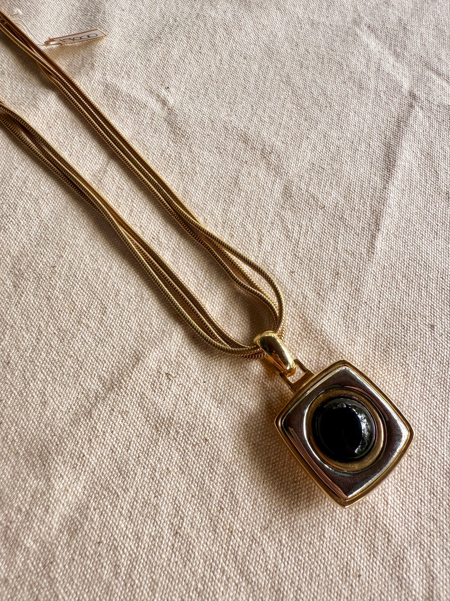 Collar con Colgante Geométrico Negro- Talbots