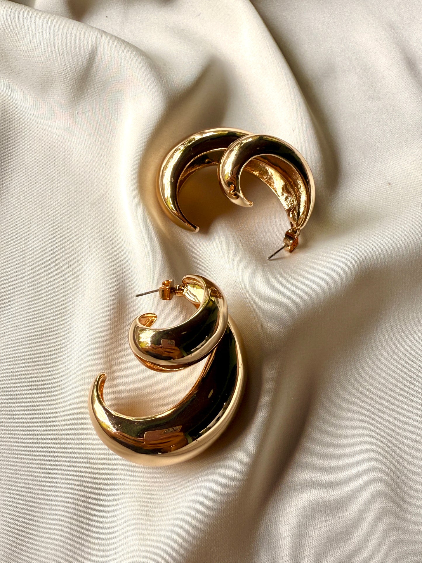 Aretes Lunas Chunkys de pin.