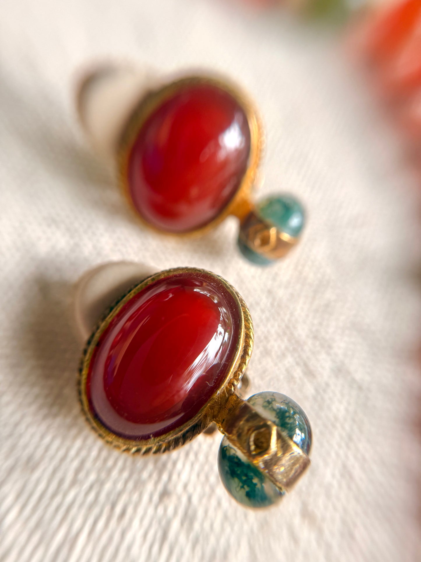 Set de Aretes de Prensa y Collar de Jade y Cornalina.