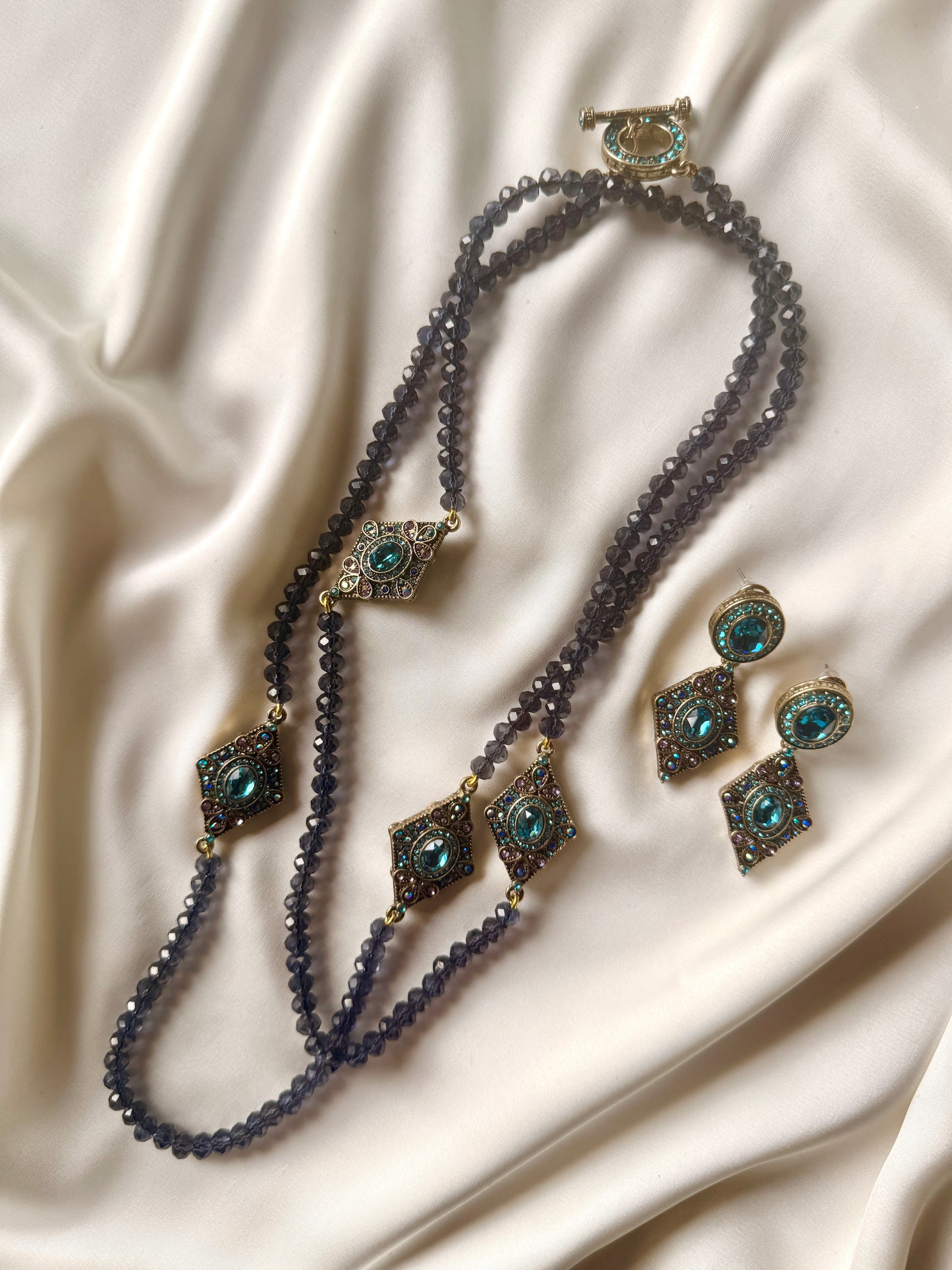 Set de Collar y Aretes Lariat en cristal amatista- Heidi Daus