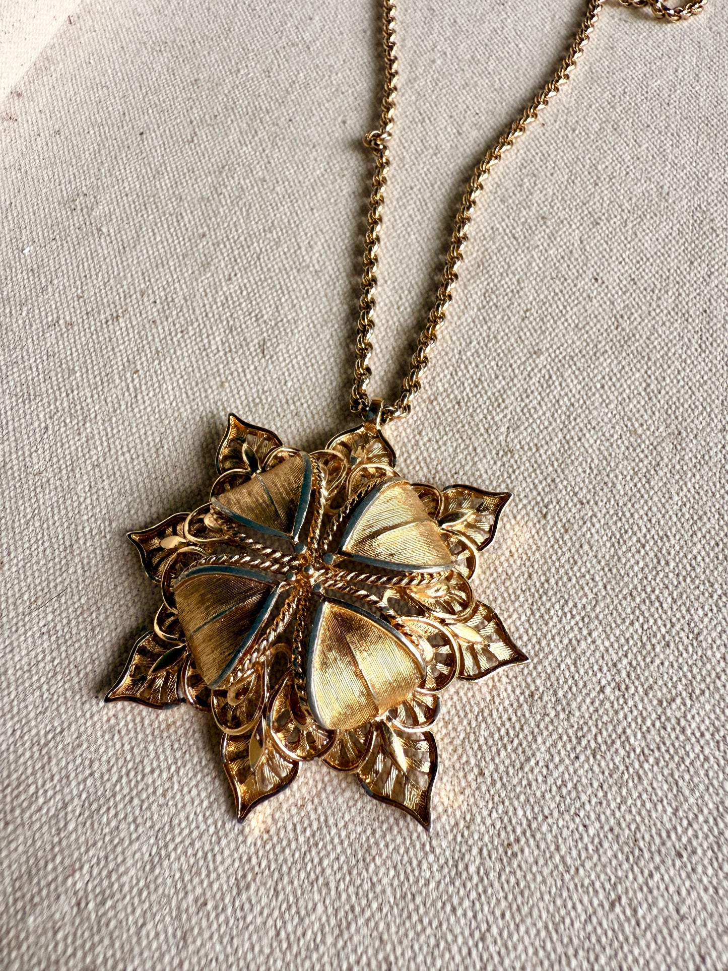 Collar con Colgante Cruz de Malta