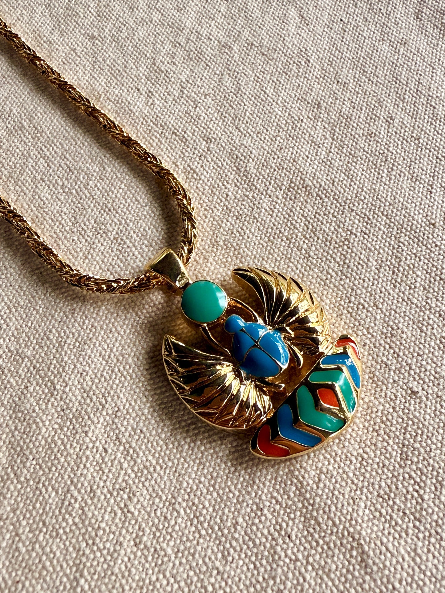 Collar Amuleto de Escarabajo- Jackie Collins