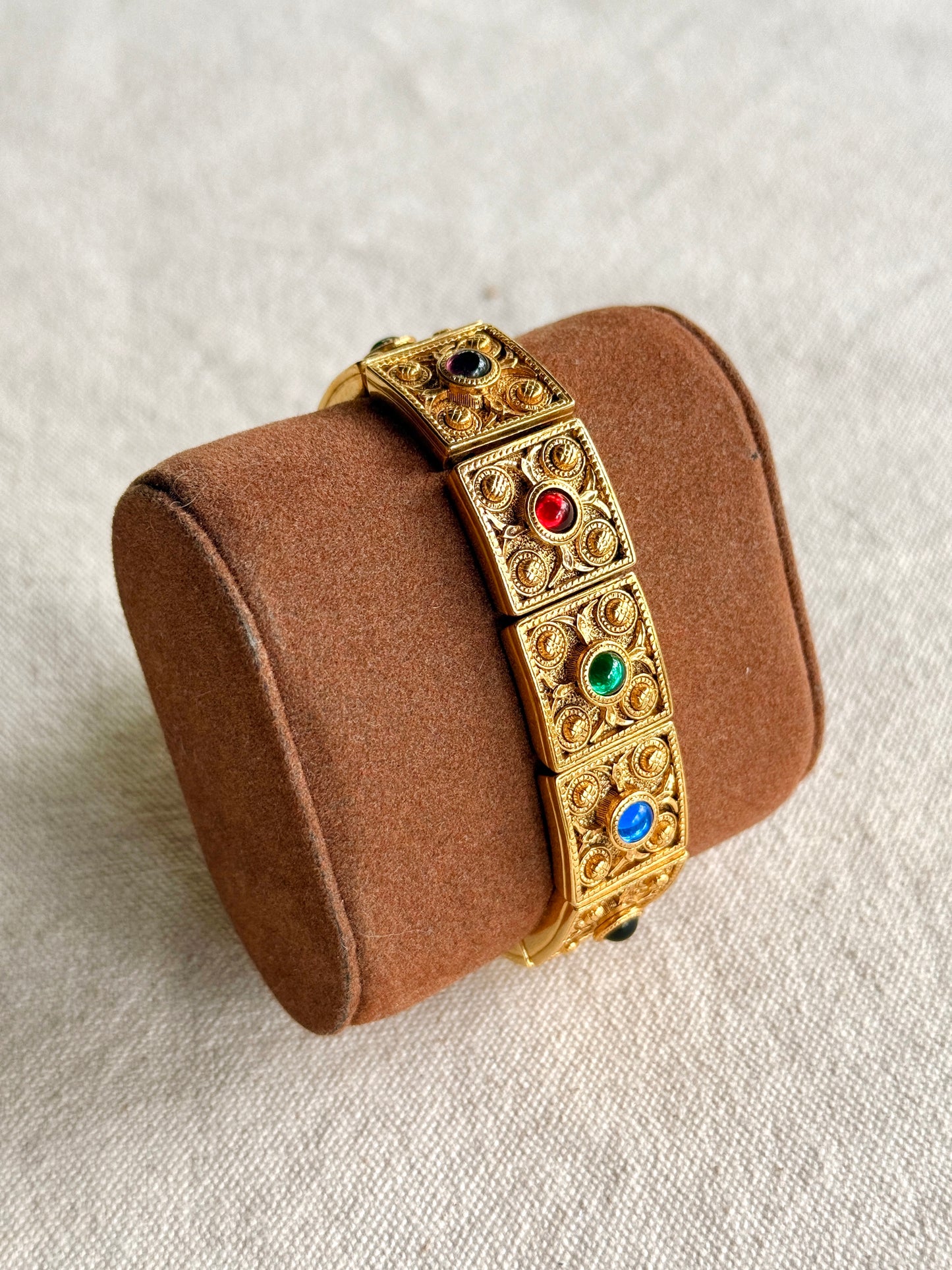 Set de Pulsera y Aretes de Pin Dorado multicolor- Joan Rivers