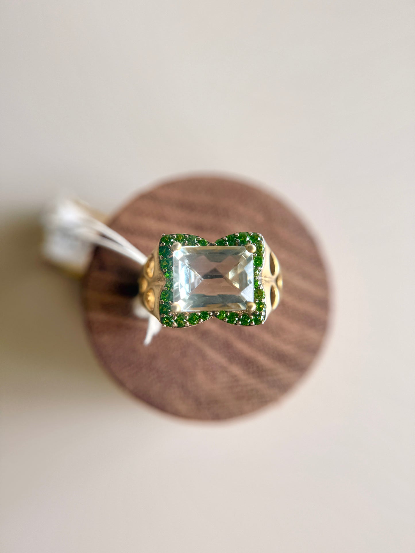 Anillo de Plata con baño de oro, Topacio y Peridotos