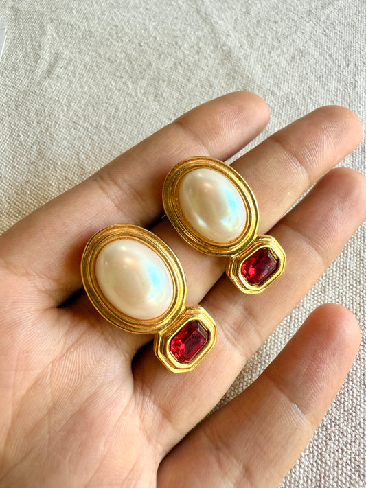 Aretes Perlita y Gema Roja de Pin- Sarah Coventry