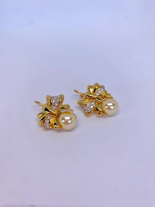 Aretes de Perlita con Moño Dorado de prensa