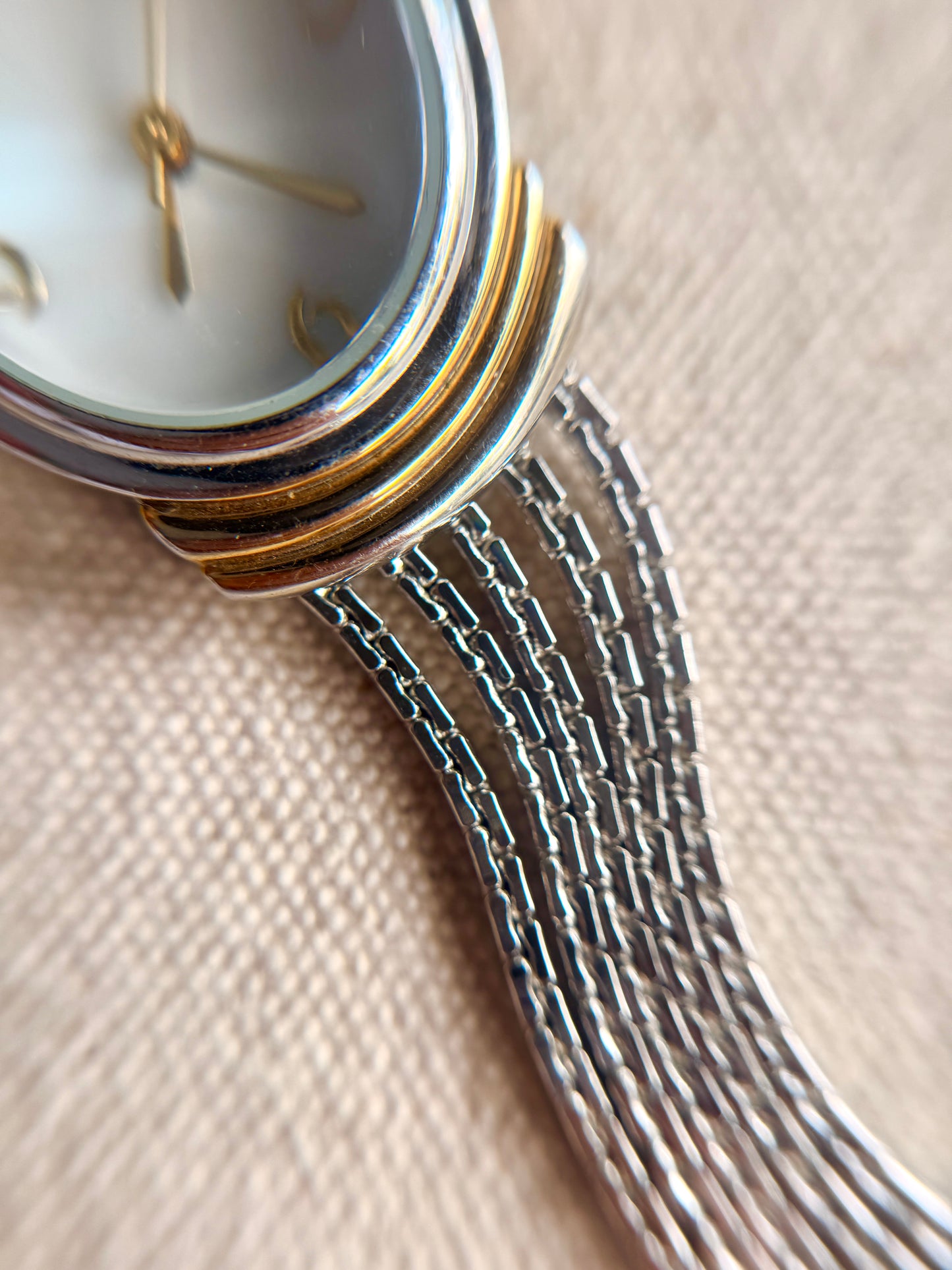 Reloj con brazalete articulado