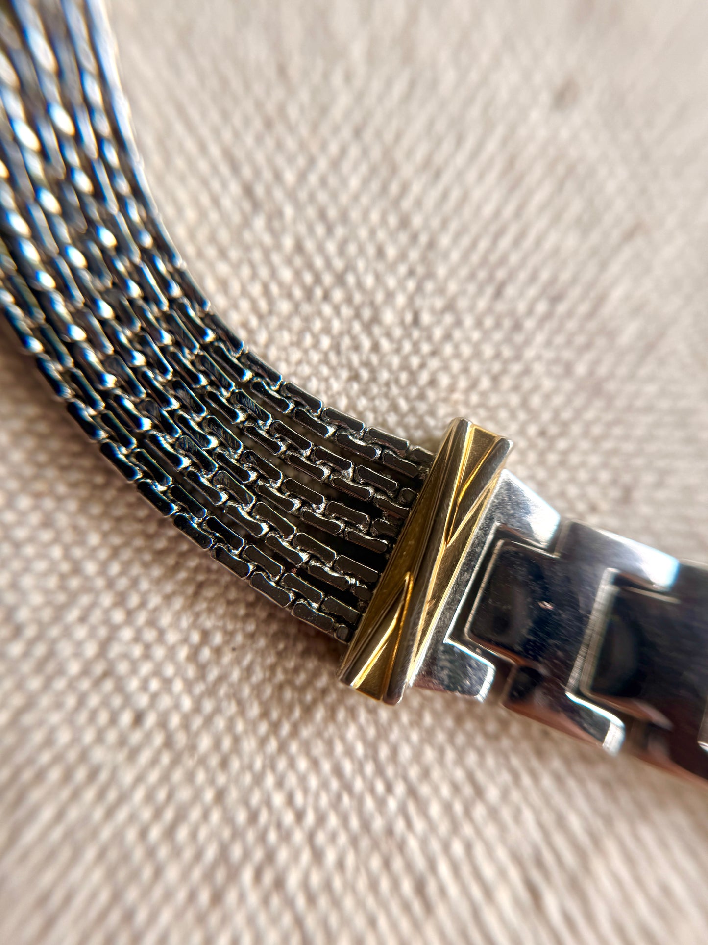 Reloj con brazalete articulado