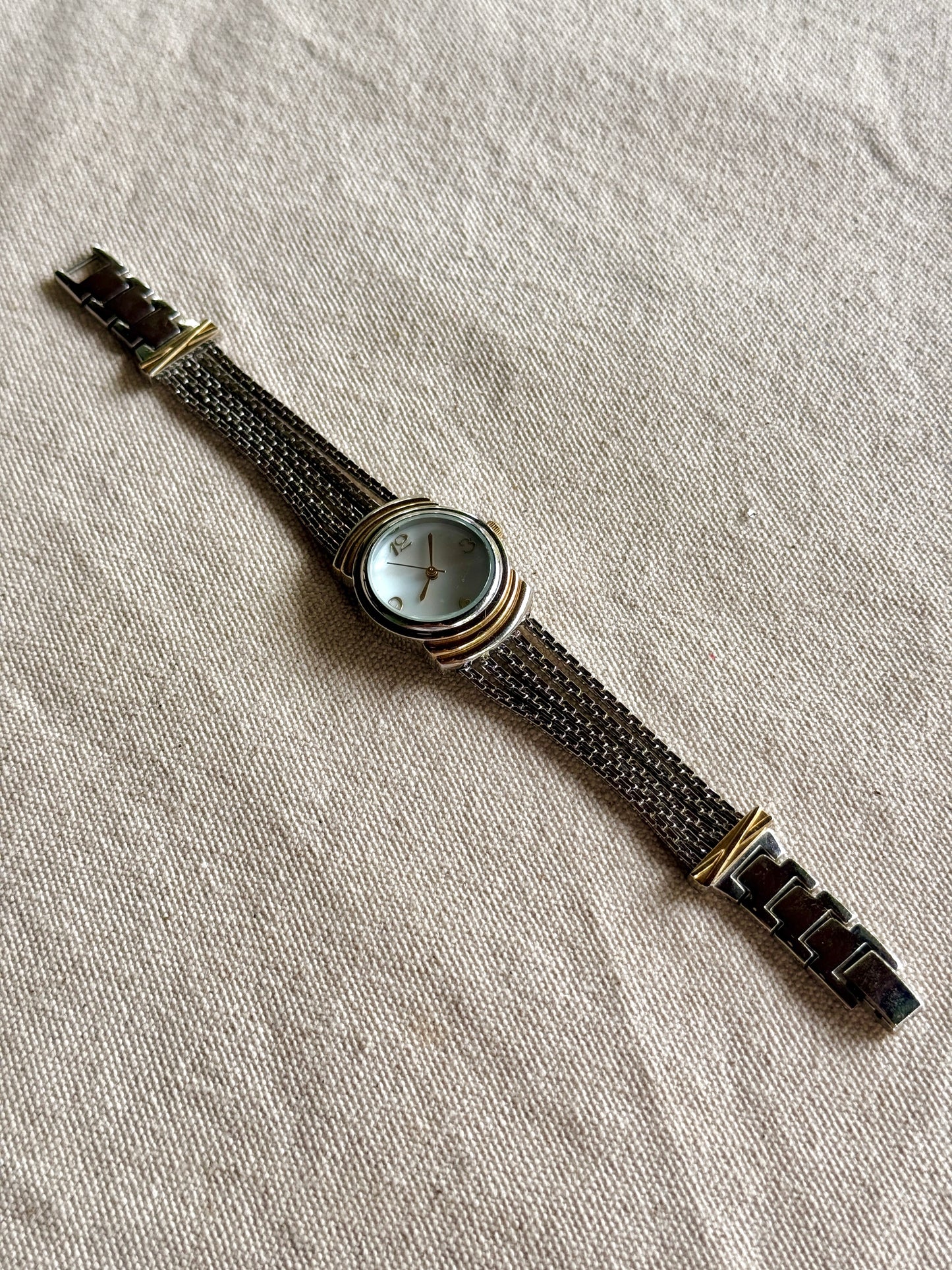 Reloj con brazalete articulado