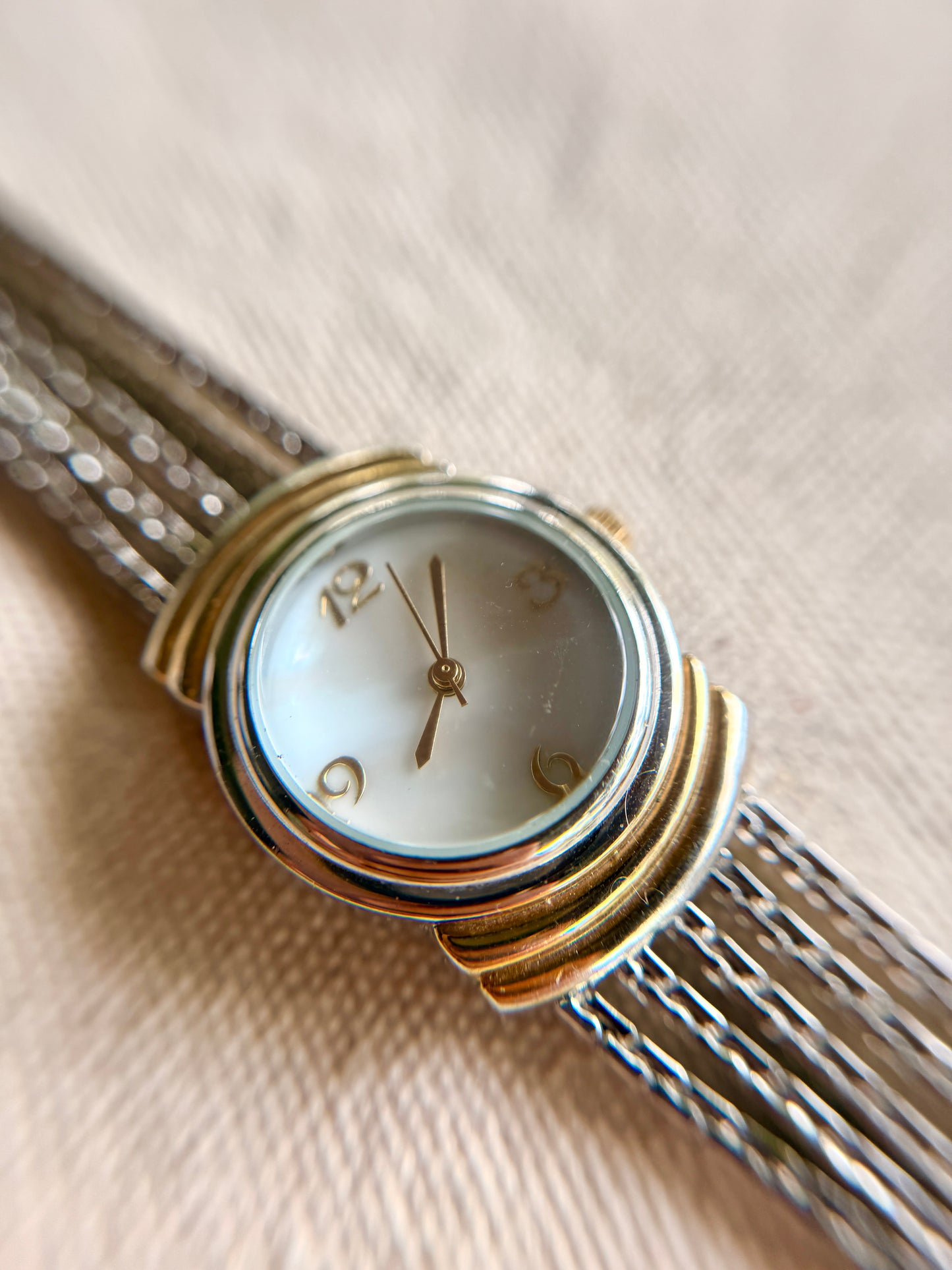 Reloj con brazalete articulado