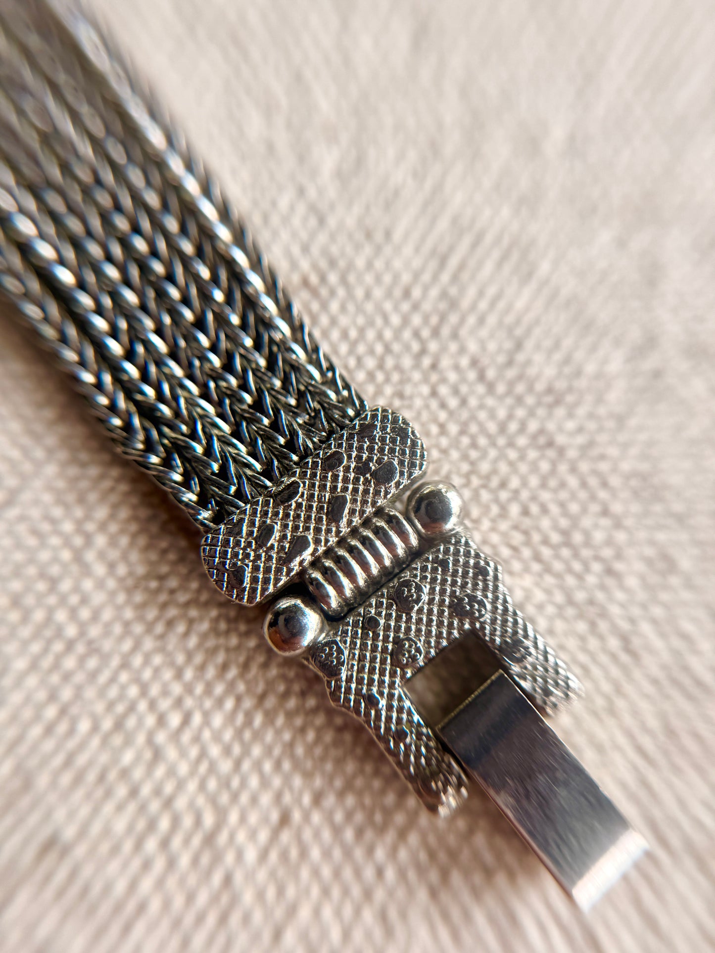 Reloj Clasico con Brazalete articulado.