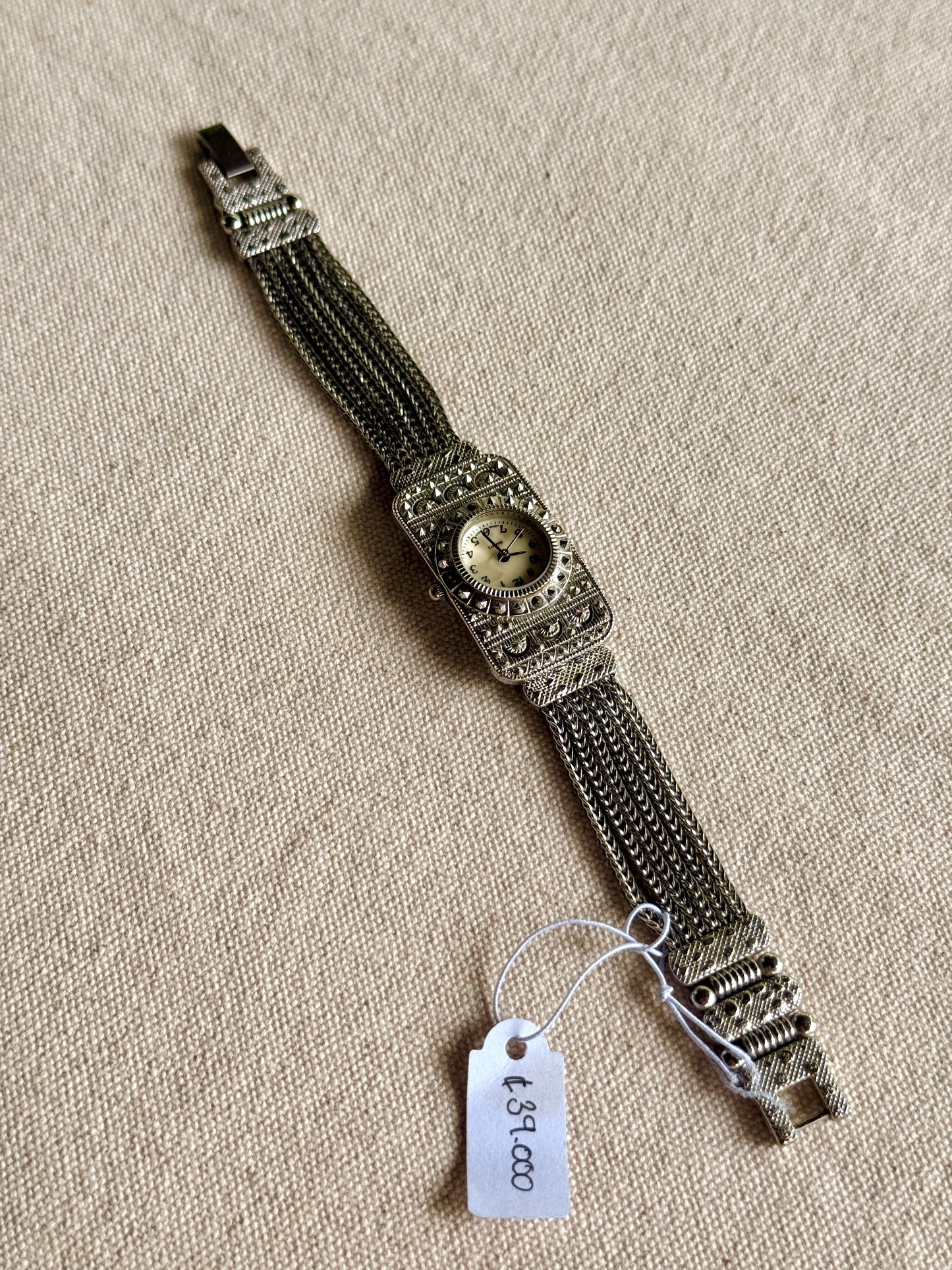 Reloj Clasico con Brazalete articulado.