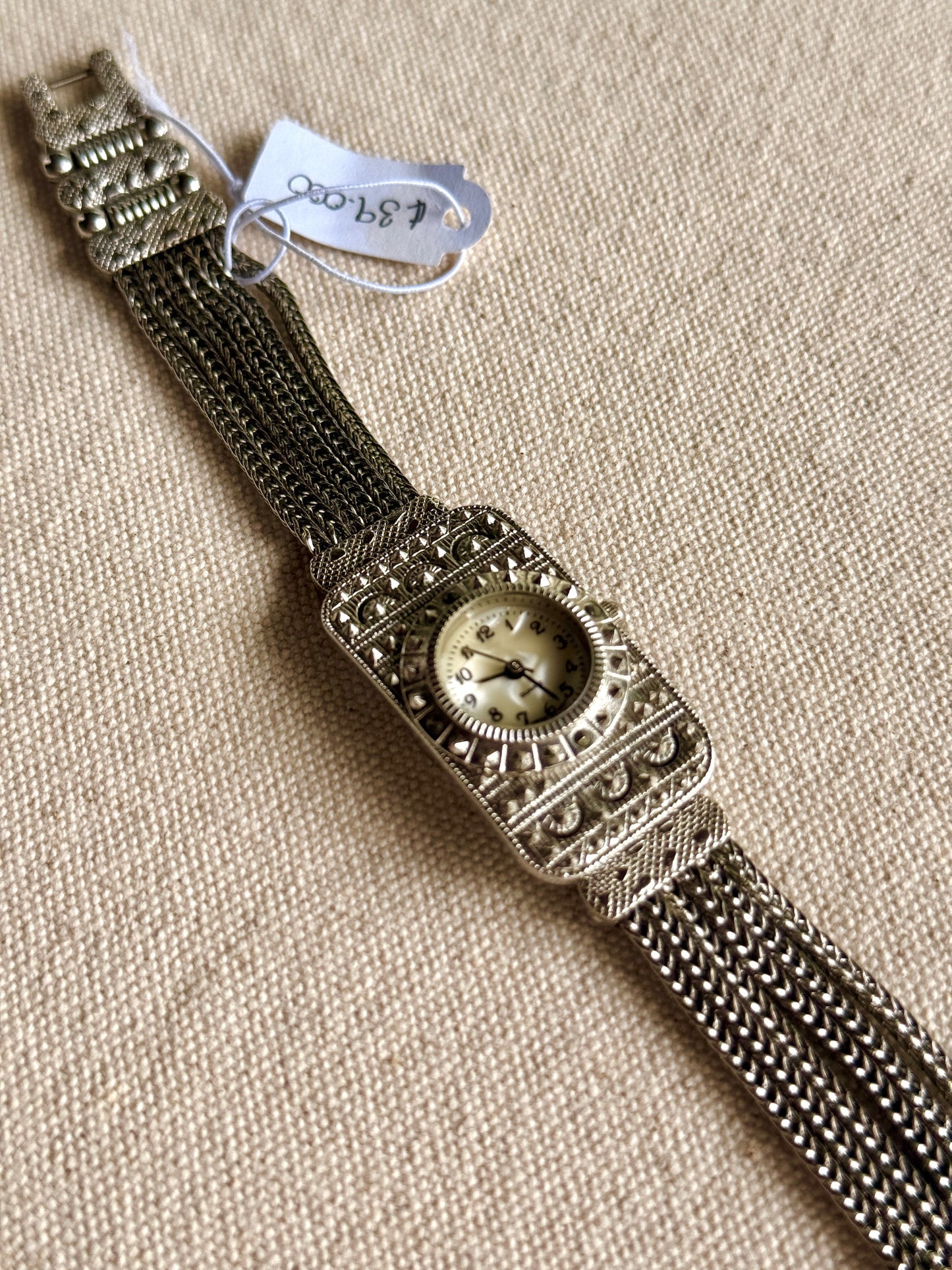 Reloj Clasico con Brazalete articulado.