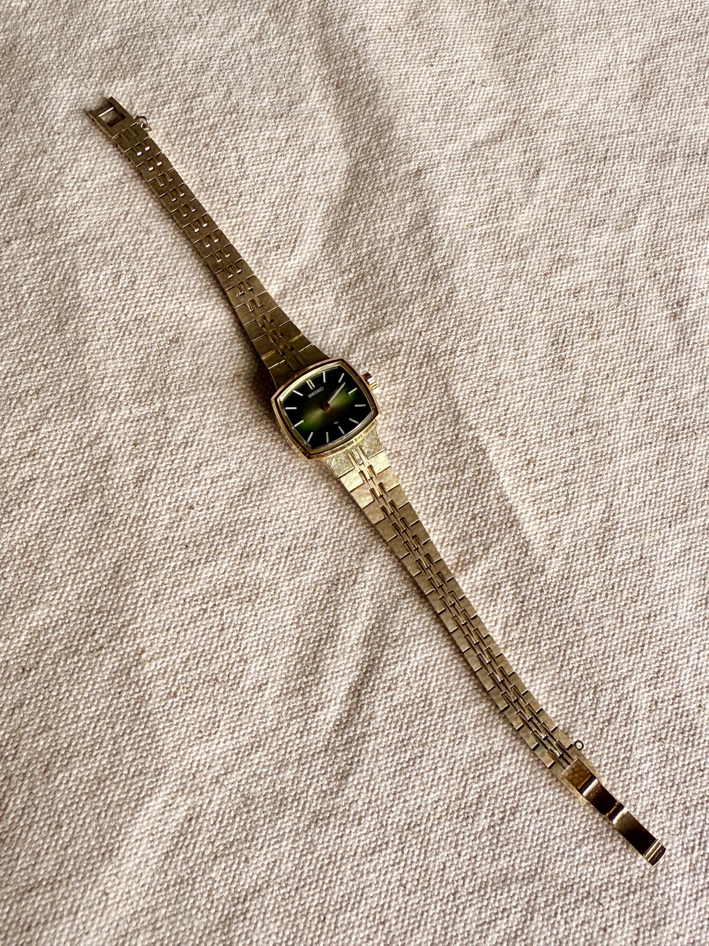 Reloj Dorado y Verde Clasico- Seiko