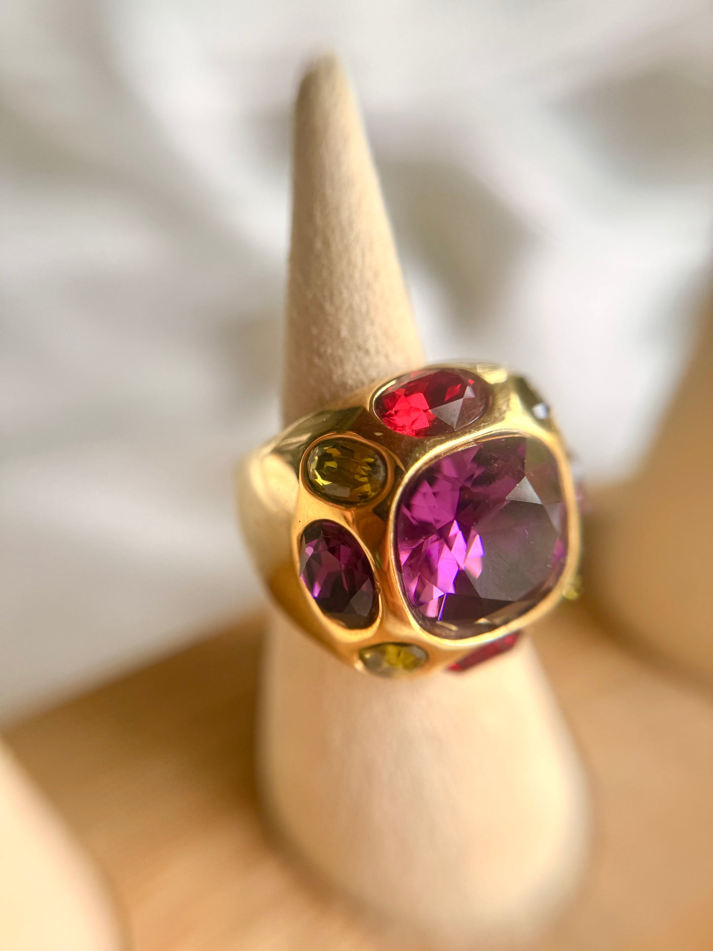 Anillo Purpura Multi Gemas- Kenneth Jay Lane
