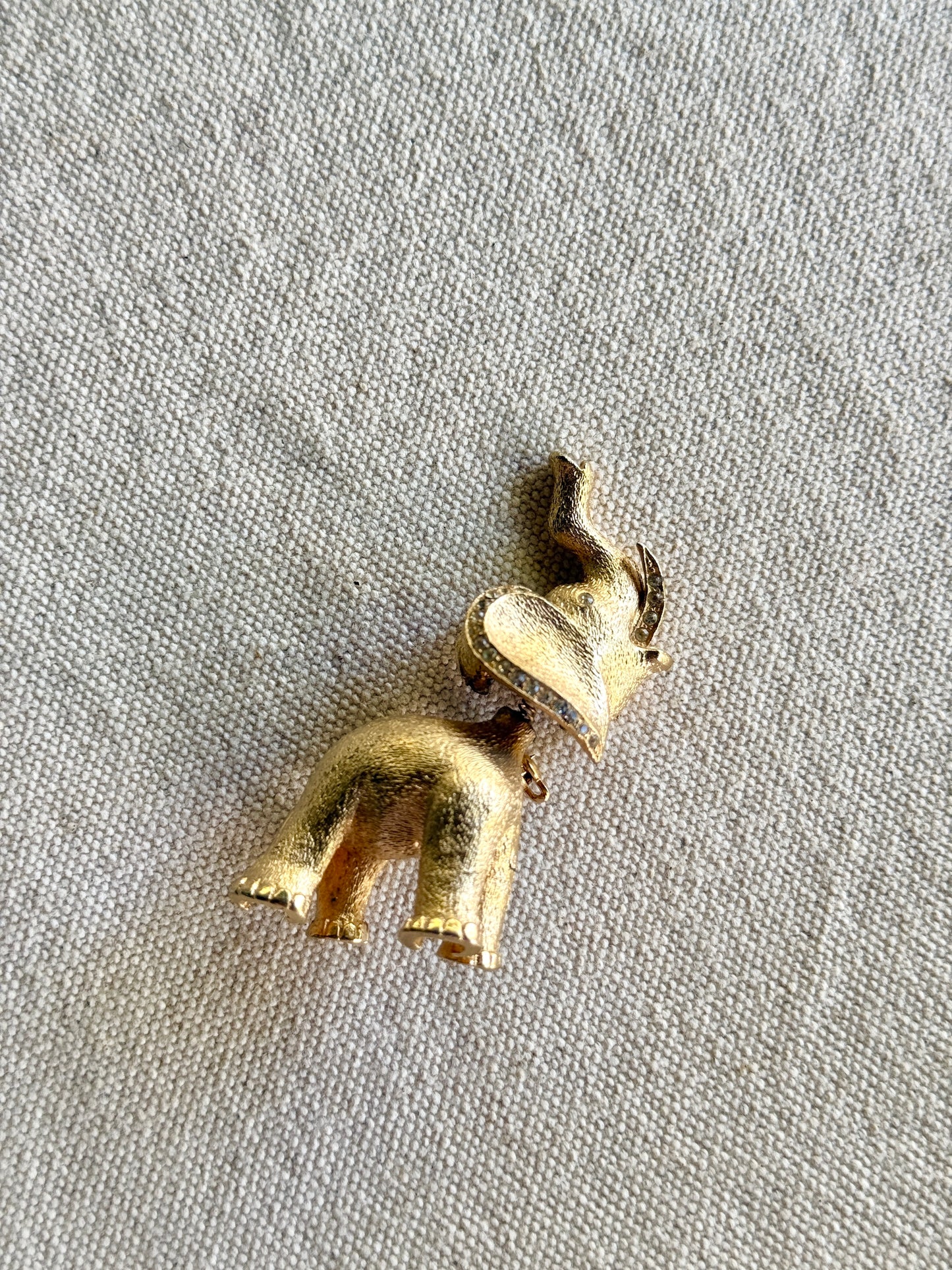 Broche de Elefantito Dorado