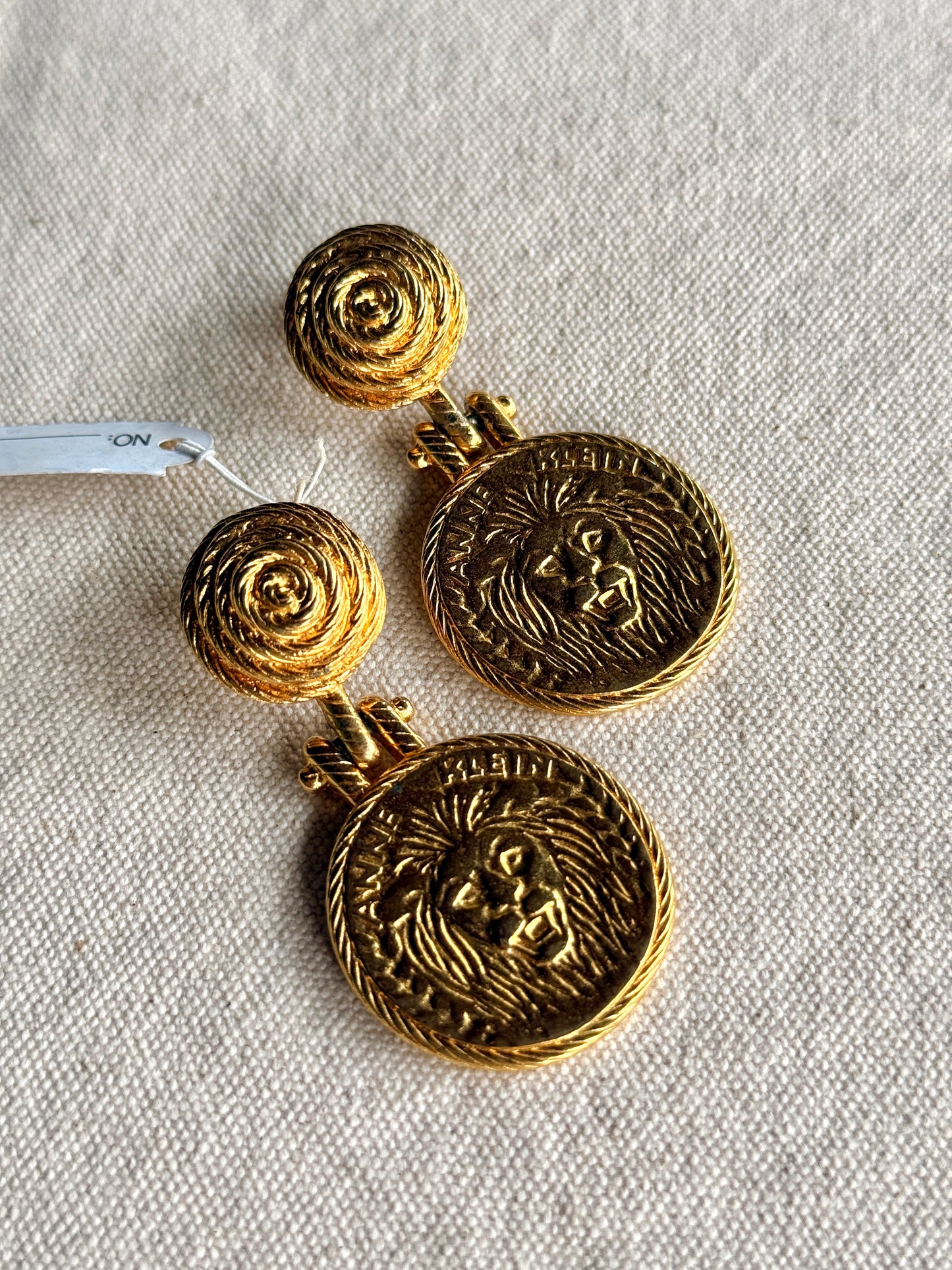 Aretes de Pin Vintage  de Cabeza de León – Anne Klein