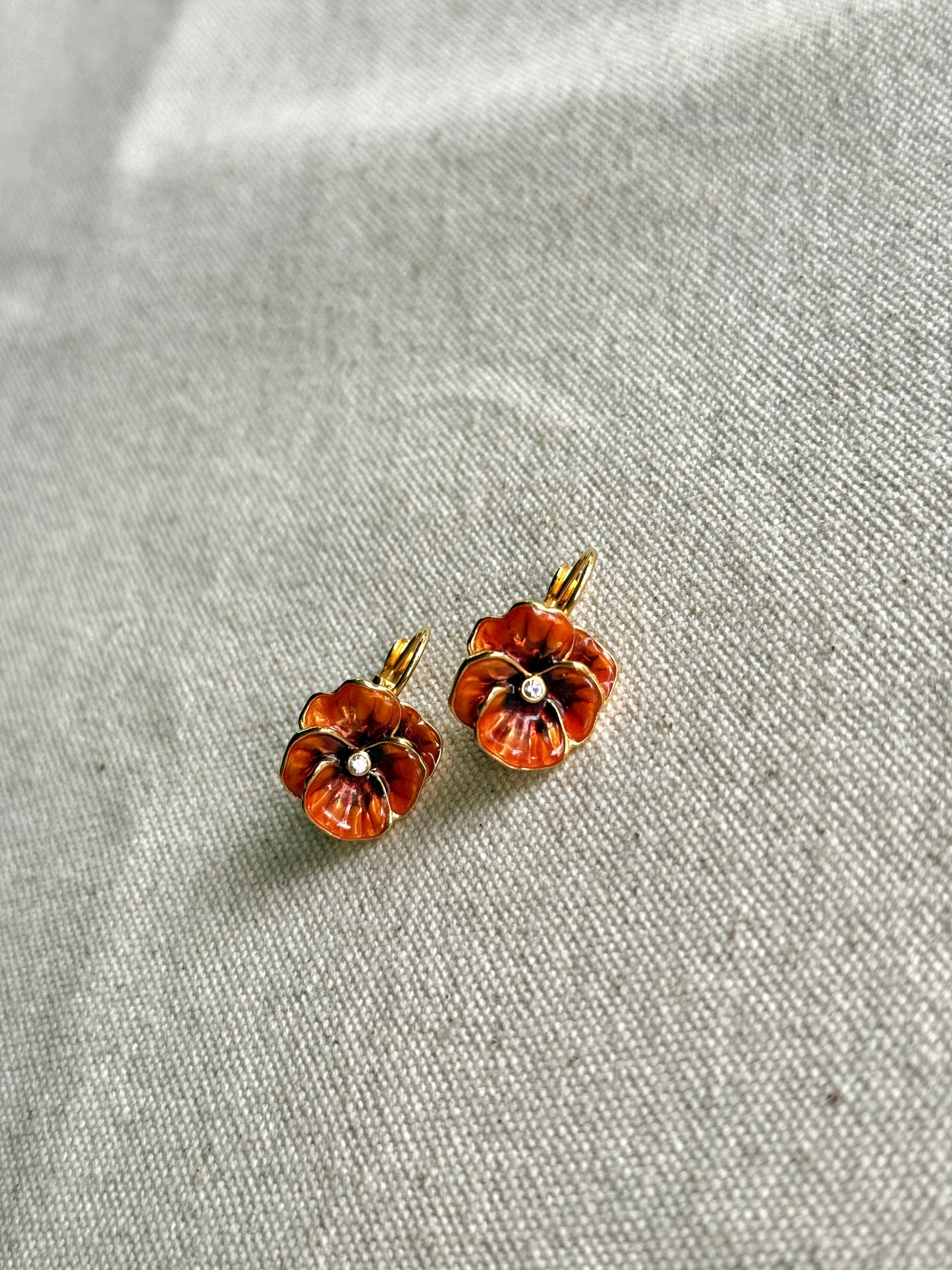 Aretes de Flores Naranjas de prensa - Joan Rivers