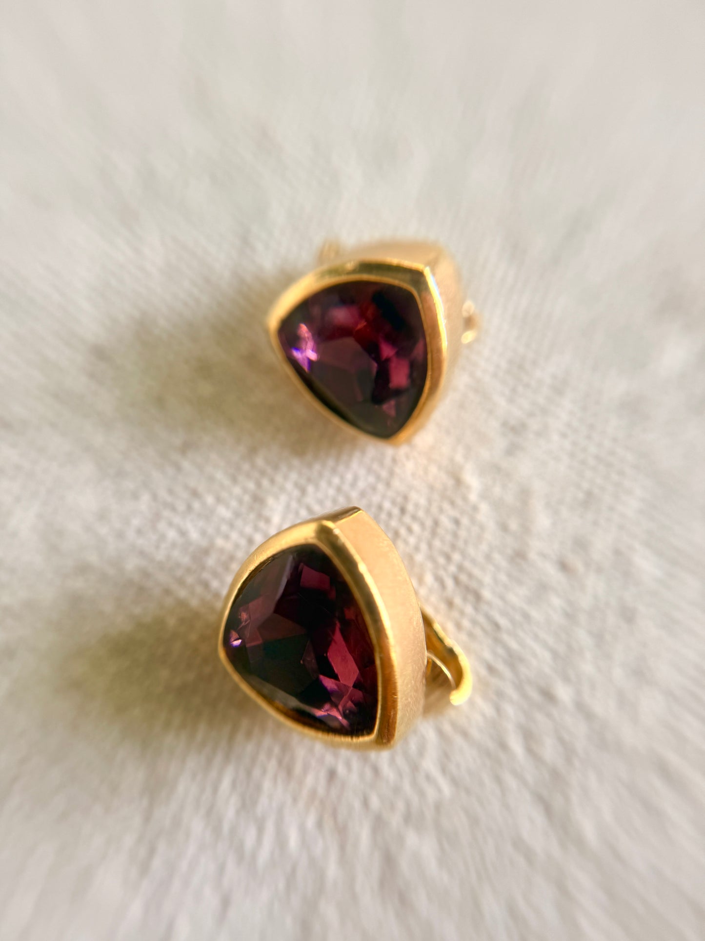 Aretes Triangulares de Prensa- Dior