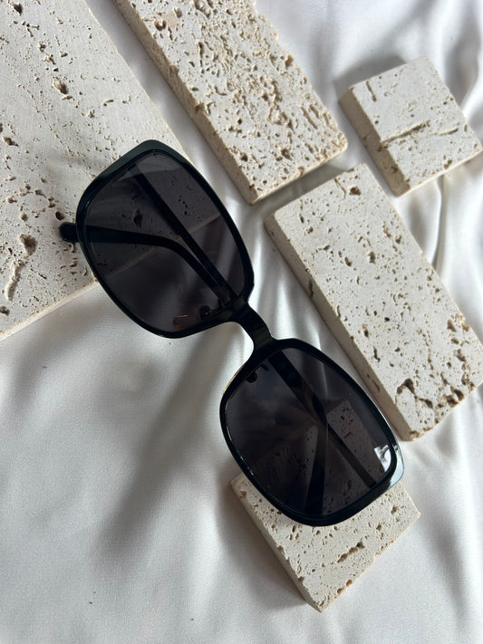 Lentes cuadradas, en carbon ahumado- Dolce & Gabbana