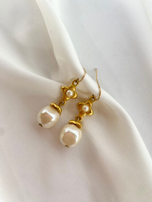 Aretes con Perla y Motivo Floral de prensa- Givenchy