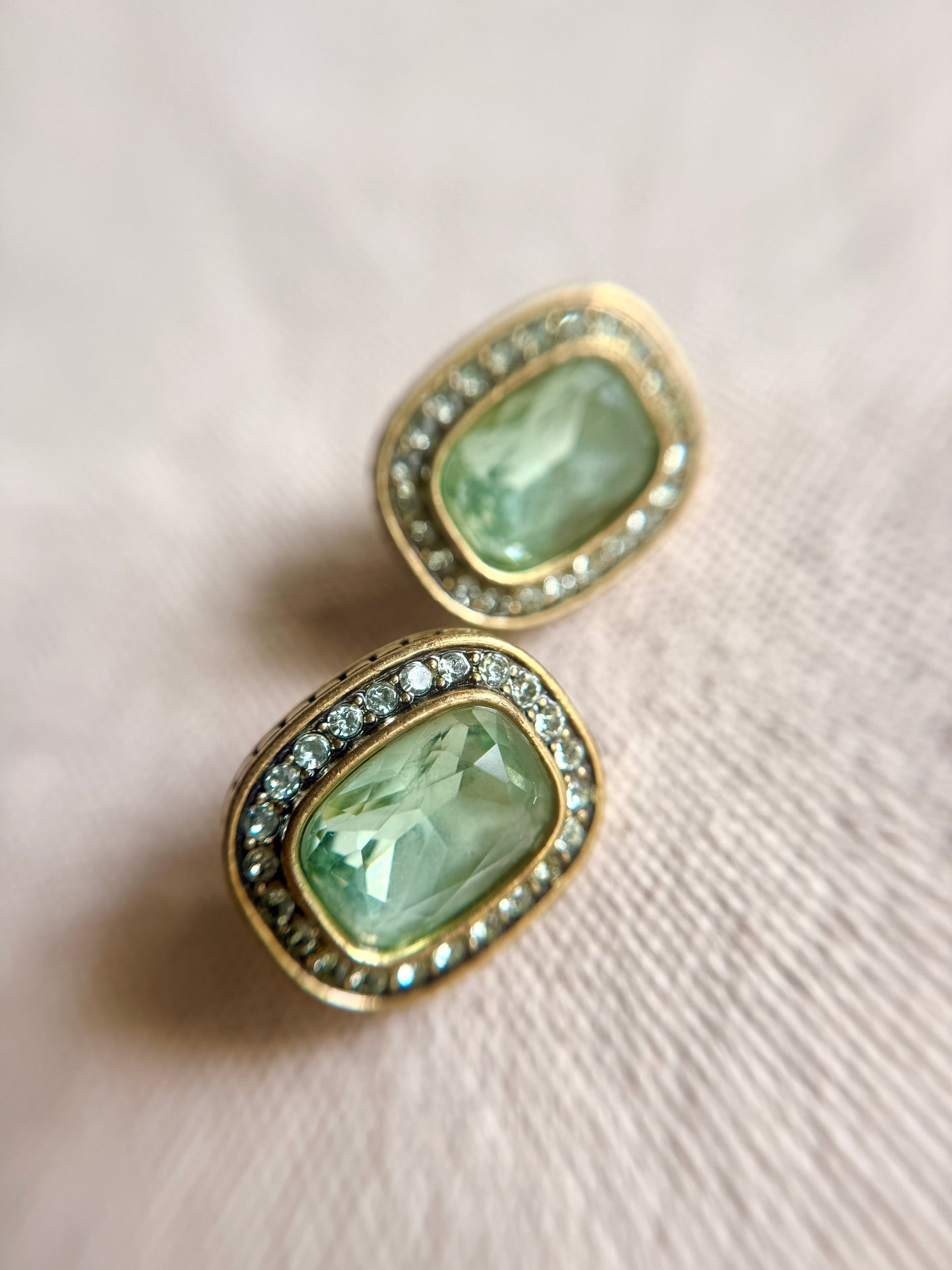 Set de Collar, Pulsera y Aretes de Prensa Verdes- Heidi Daus