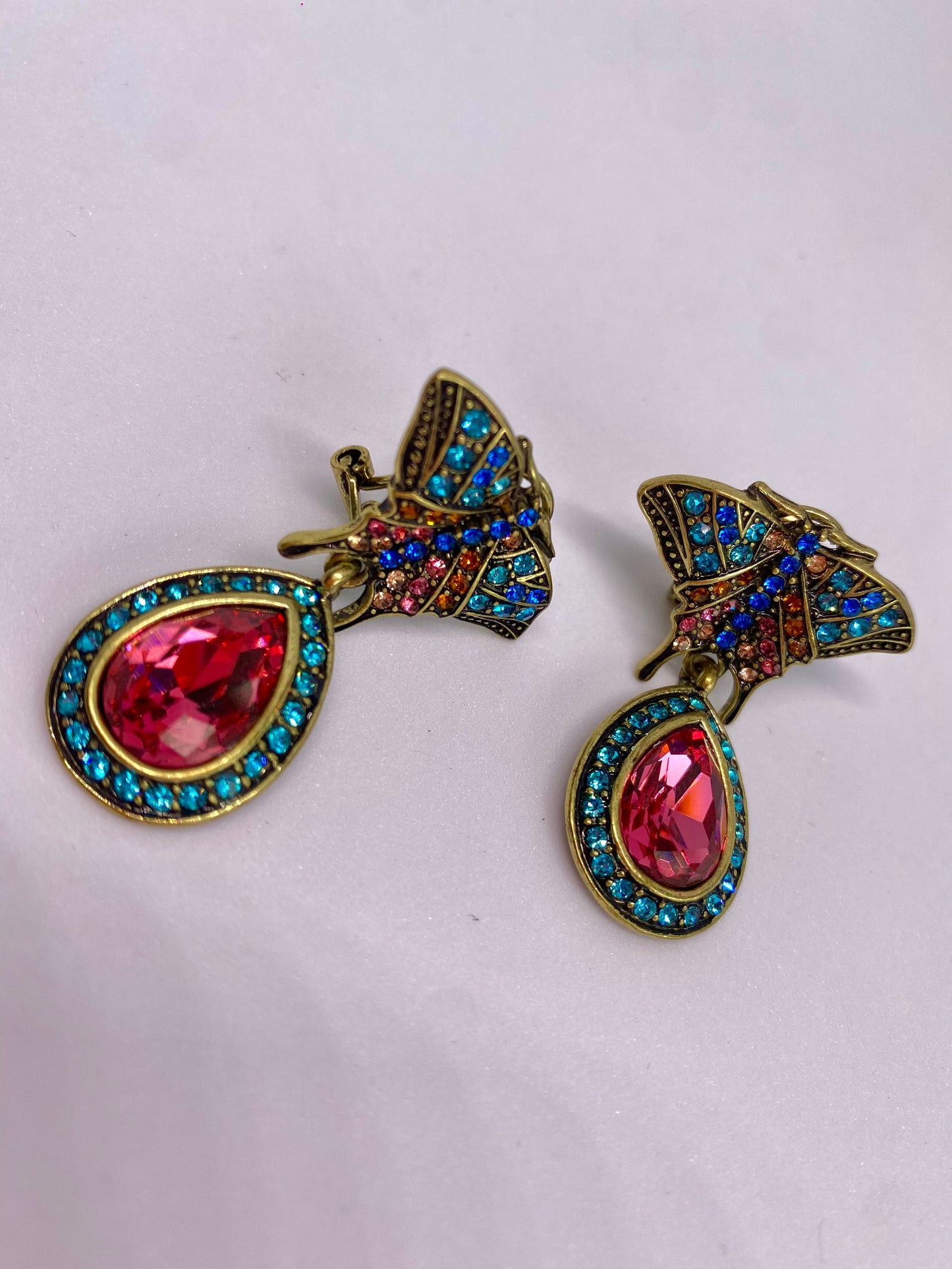 Aretes de Mariposa de Pin- Heidi Daus