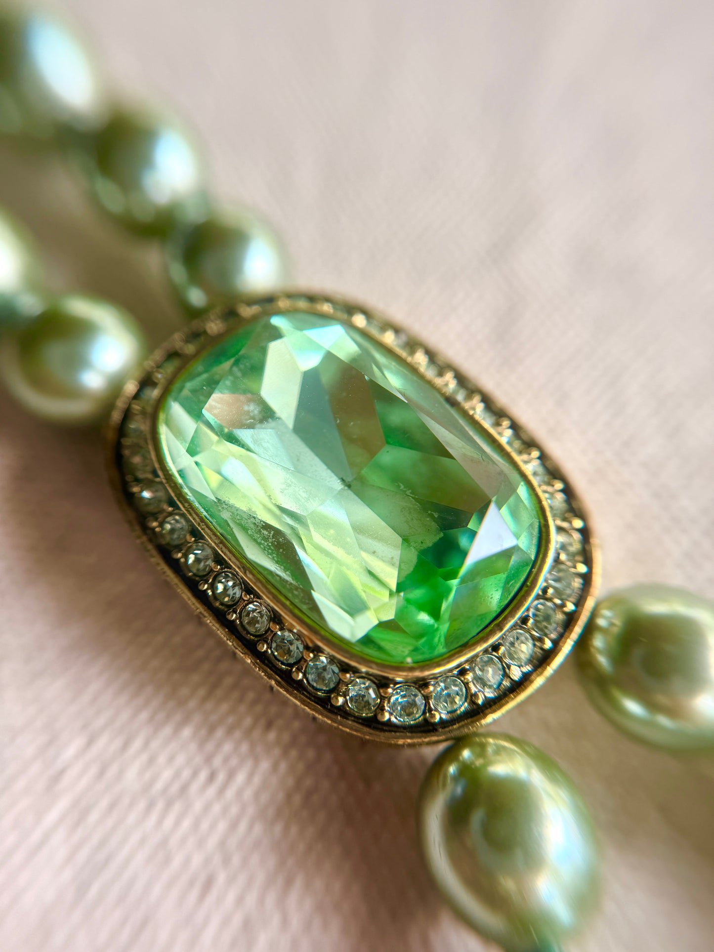 Set de Collar, Pulsera y Aretes de Prensa Verdes- Heidi Daus