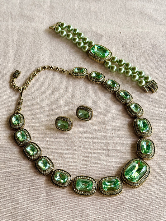 Set de Collar, Pulsera y Aretes de Prensa Verdes- Heidi Daus