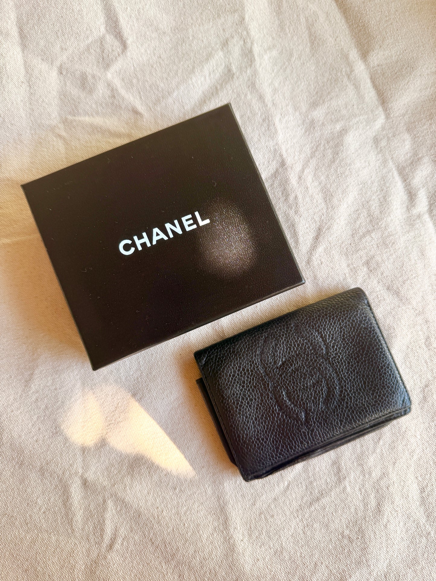 Billetera Compacta de Cuero- Chanel