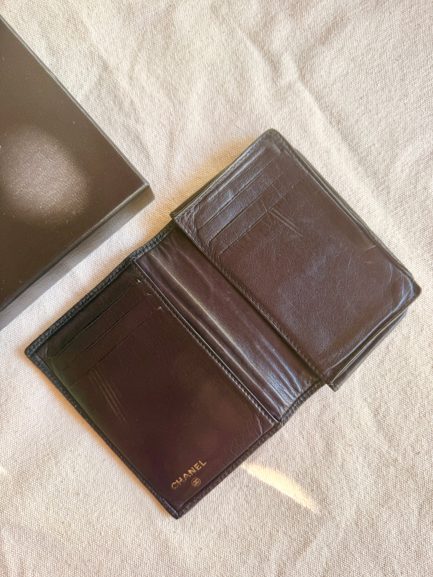 Billetera Compacta de Cuero- Chanel