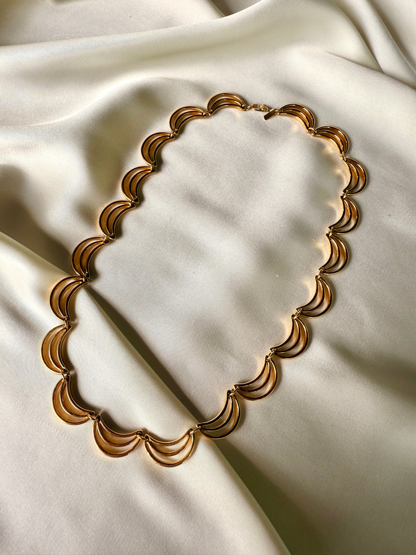 Collar Vintage Monet de Medallones Crescent Dorados