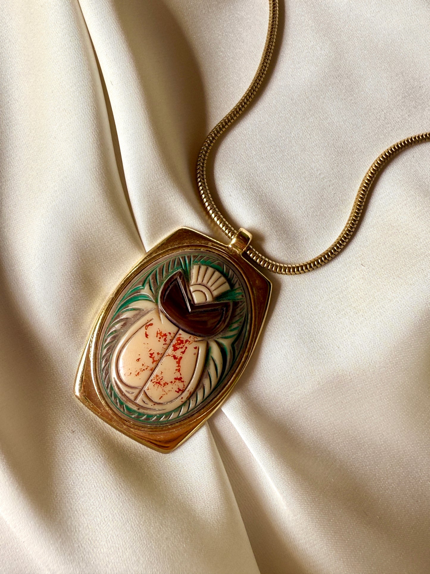 Collar de Colgante Escarabajo- Whiting & Davis