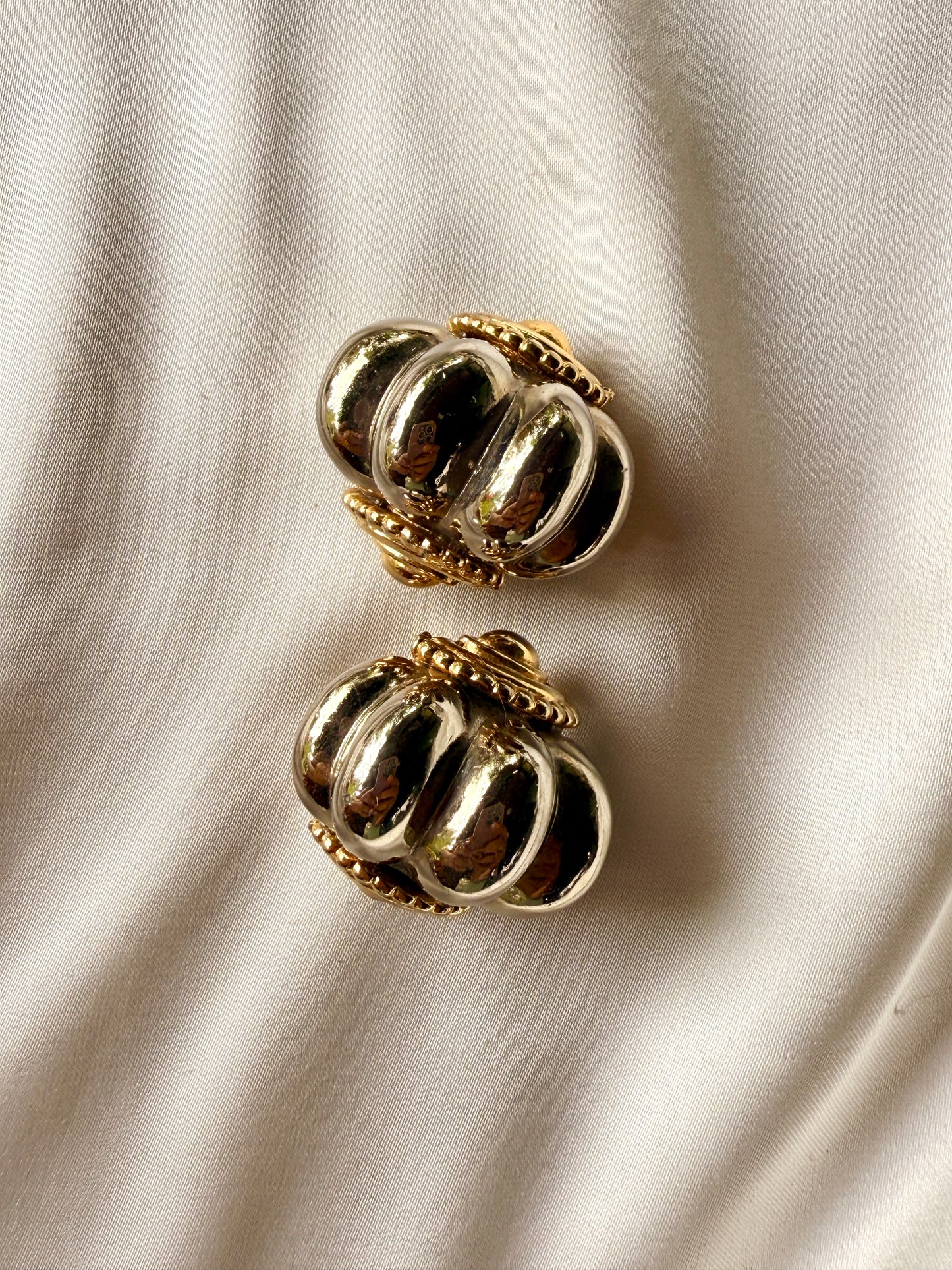 Aretes de Escalopes de prensa