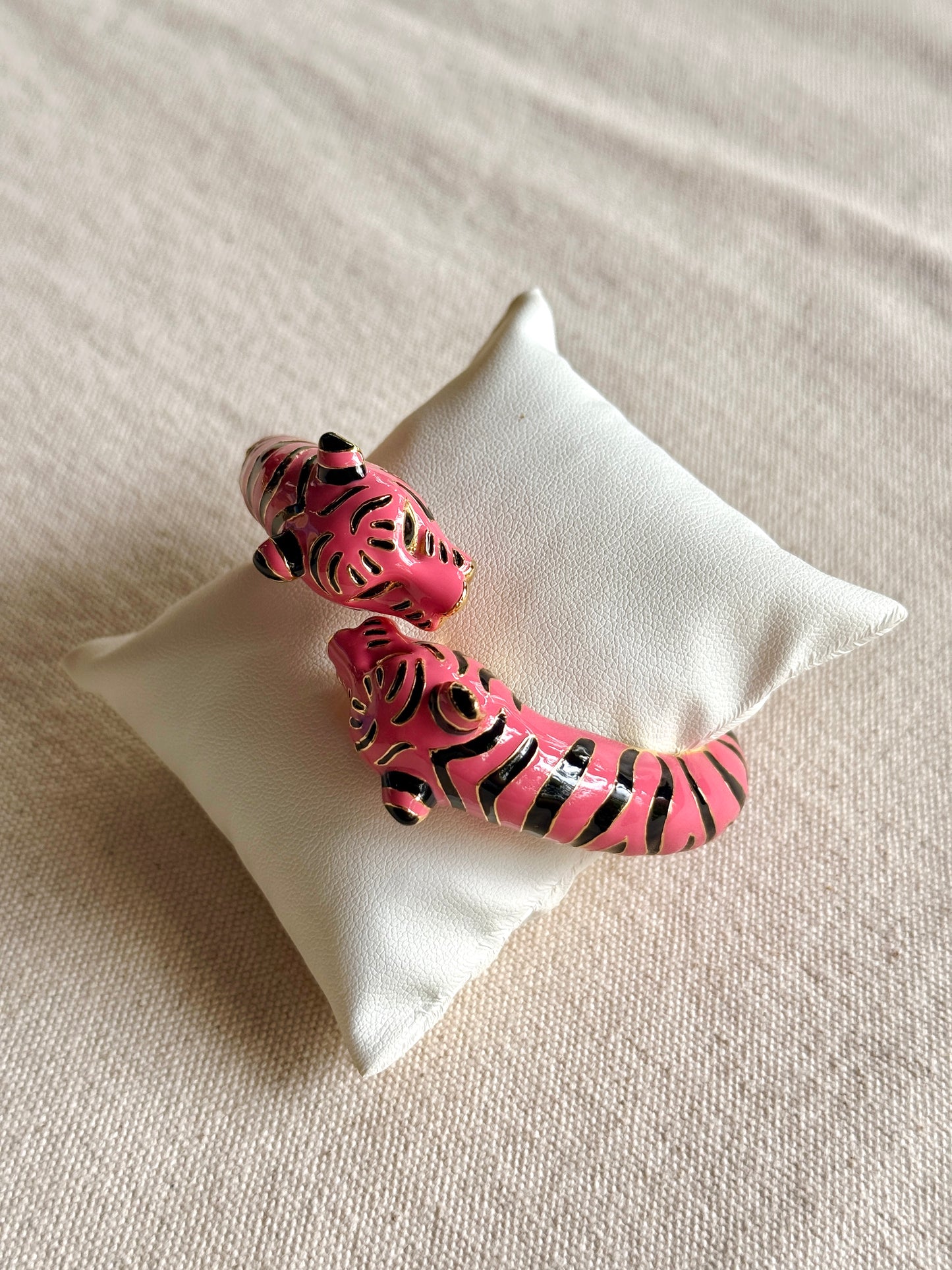 Pulsera de Tigres Rosada- kenneth J Lane