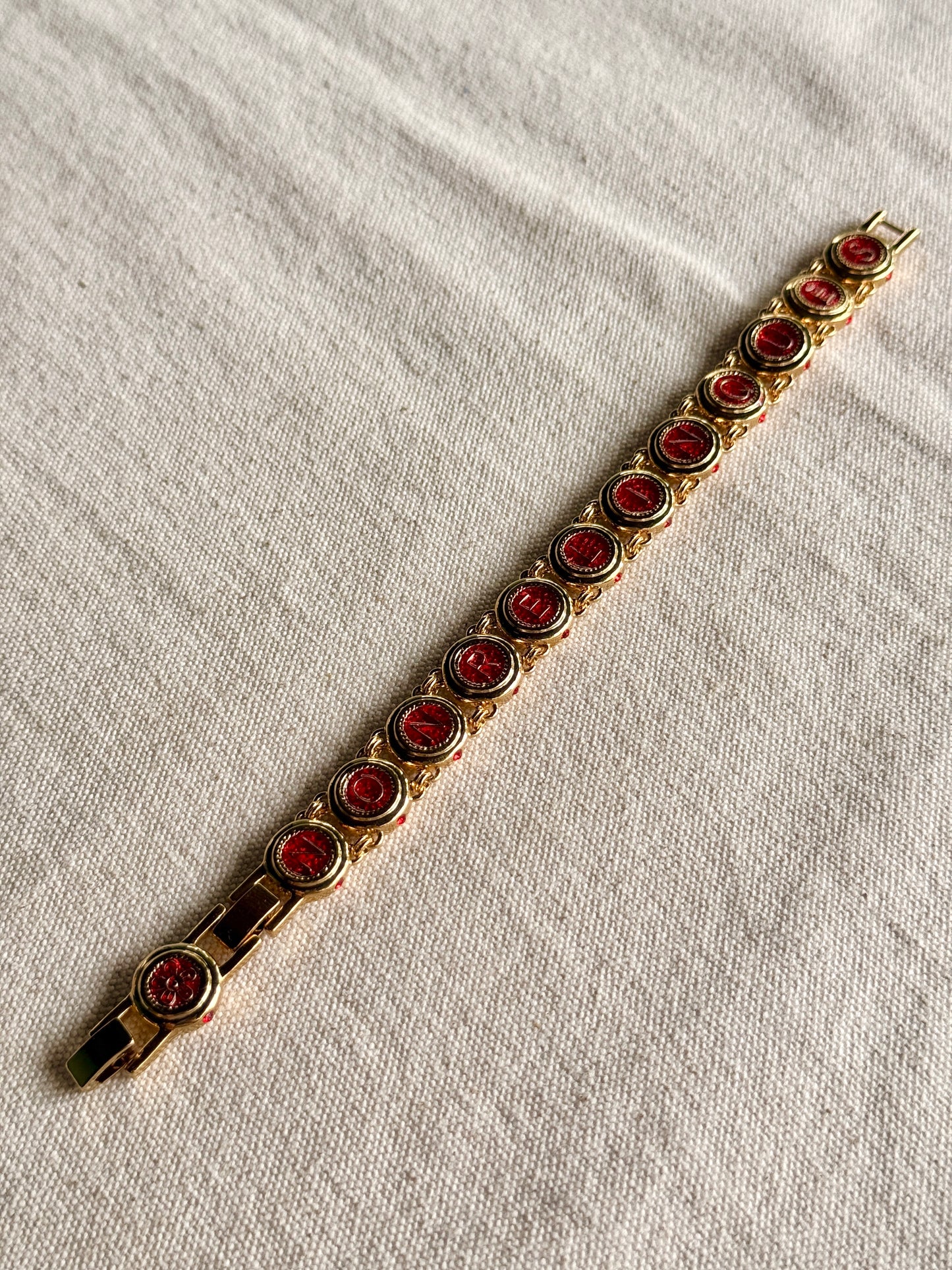 Brazalete de Colección Jacqueline Kennedy “Red Wedding” - Camrose & Kross