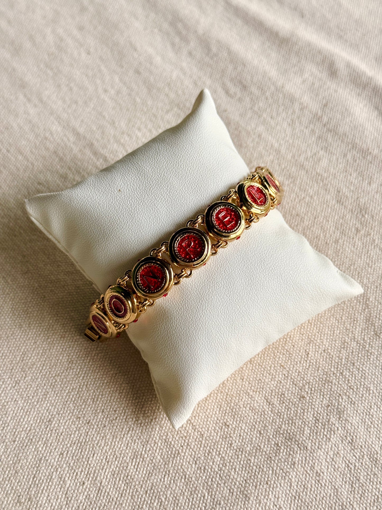 Brazalete de Colección Jacqueline Kennedy “Red Wedding” - Camrose & Kross