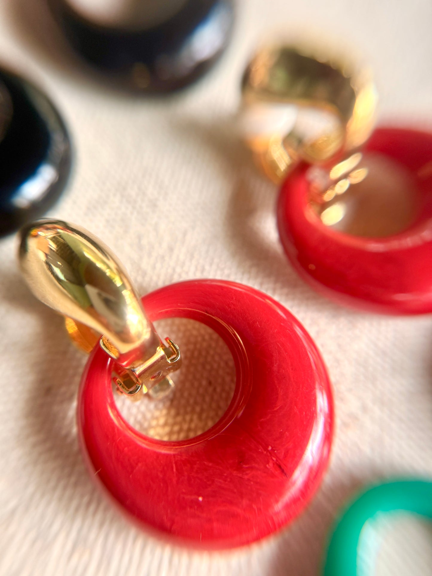 Aretes de prensa de Lucite Intercambiables- Joan Rivers.