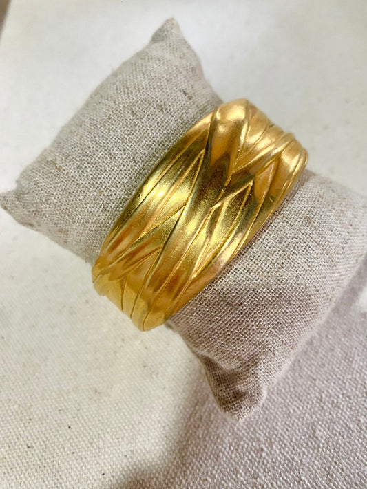 Pulsera Cuff con Relieve Arrugado - Ann Klein