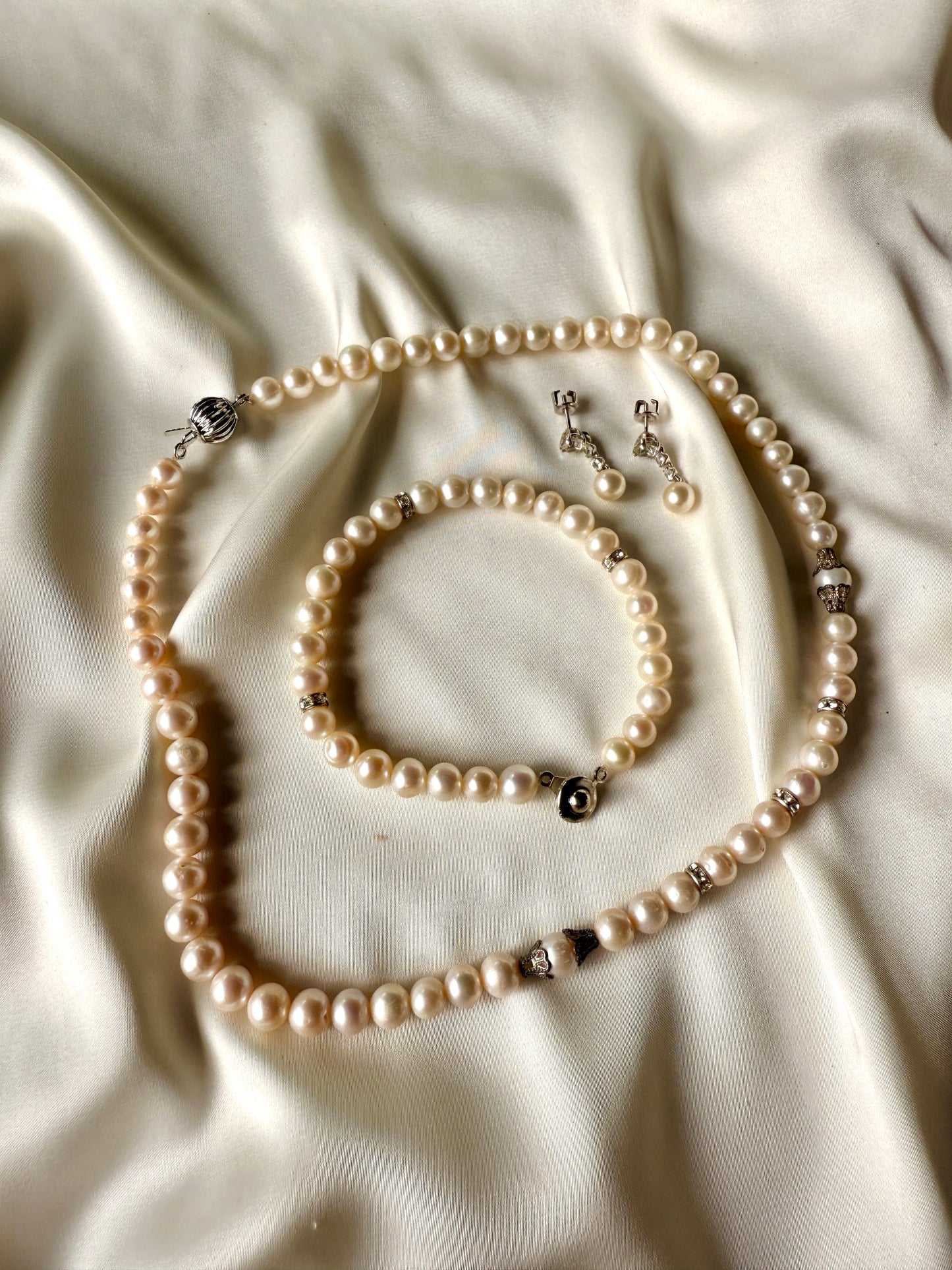 Set de Collar, Pulsera y Aretes de Prensa de Faux Perles