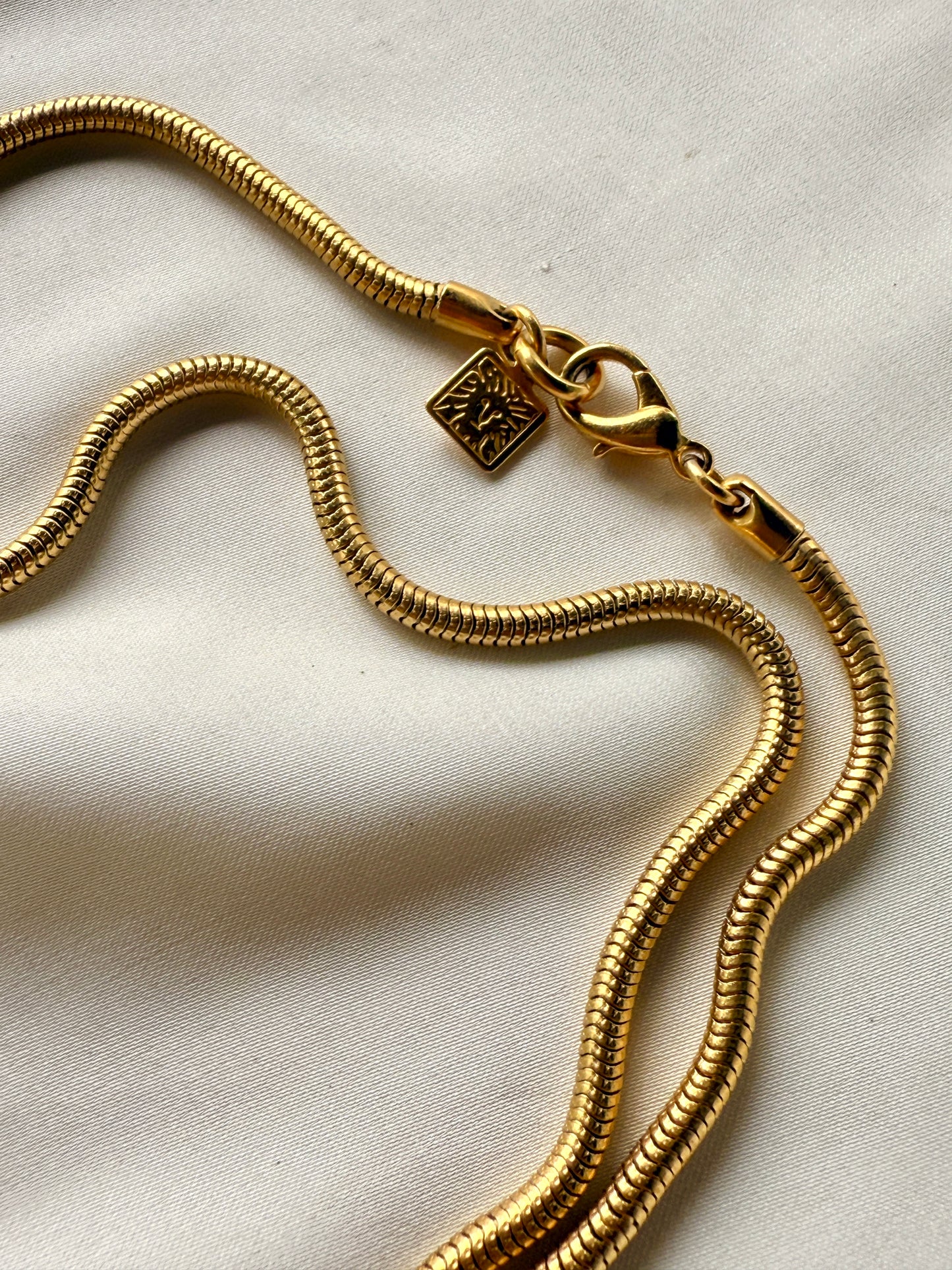 Collar Corazón Dorado- Anne Klein
