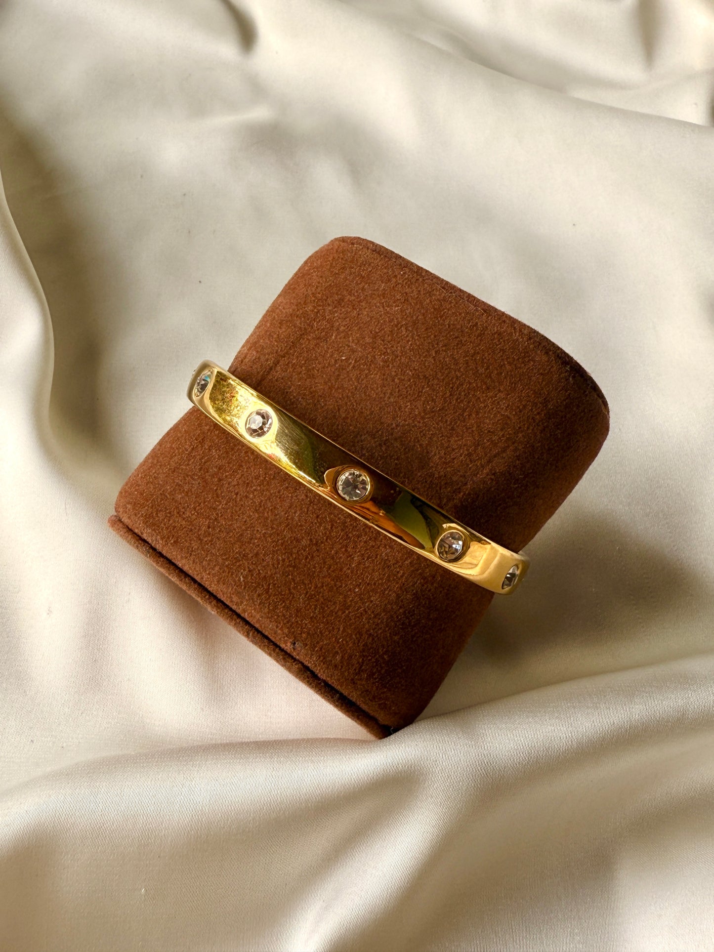 Pulsera Dorada con Brillo Radiante- Monet