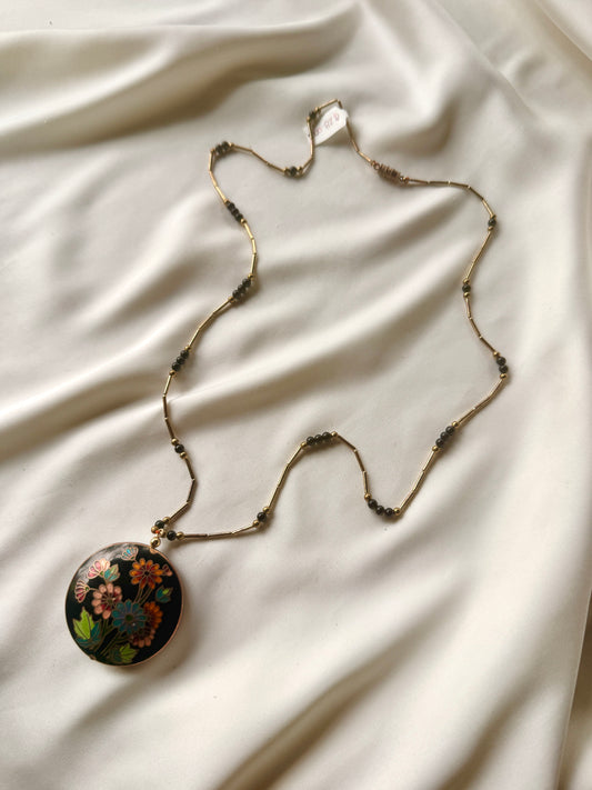 Collar cloisonné con flores