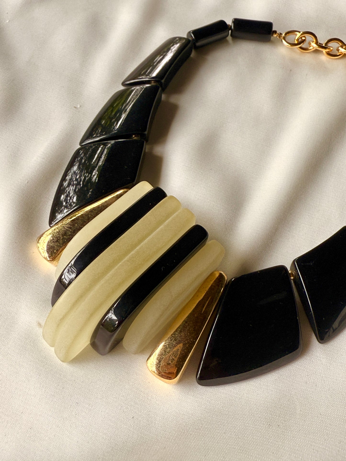 Collar Lucite Negro- Park Lane