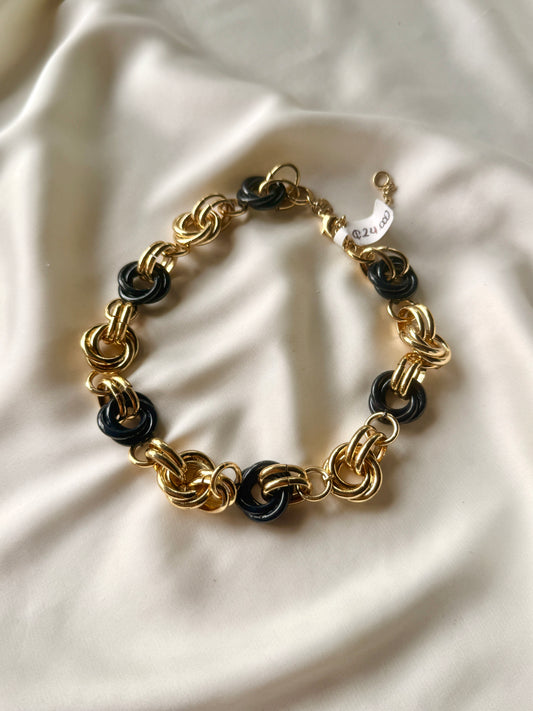 Collar Geometría Dorada con Azul–  Ann Taylor