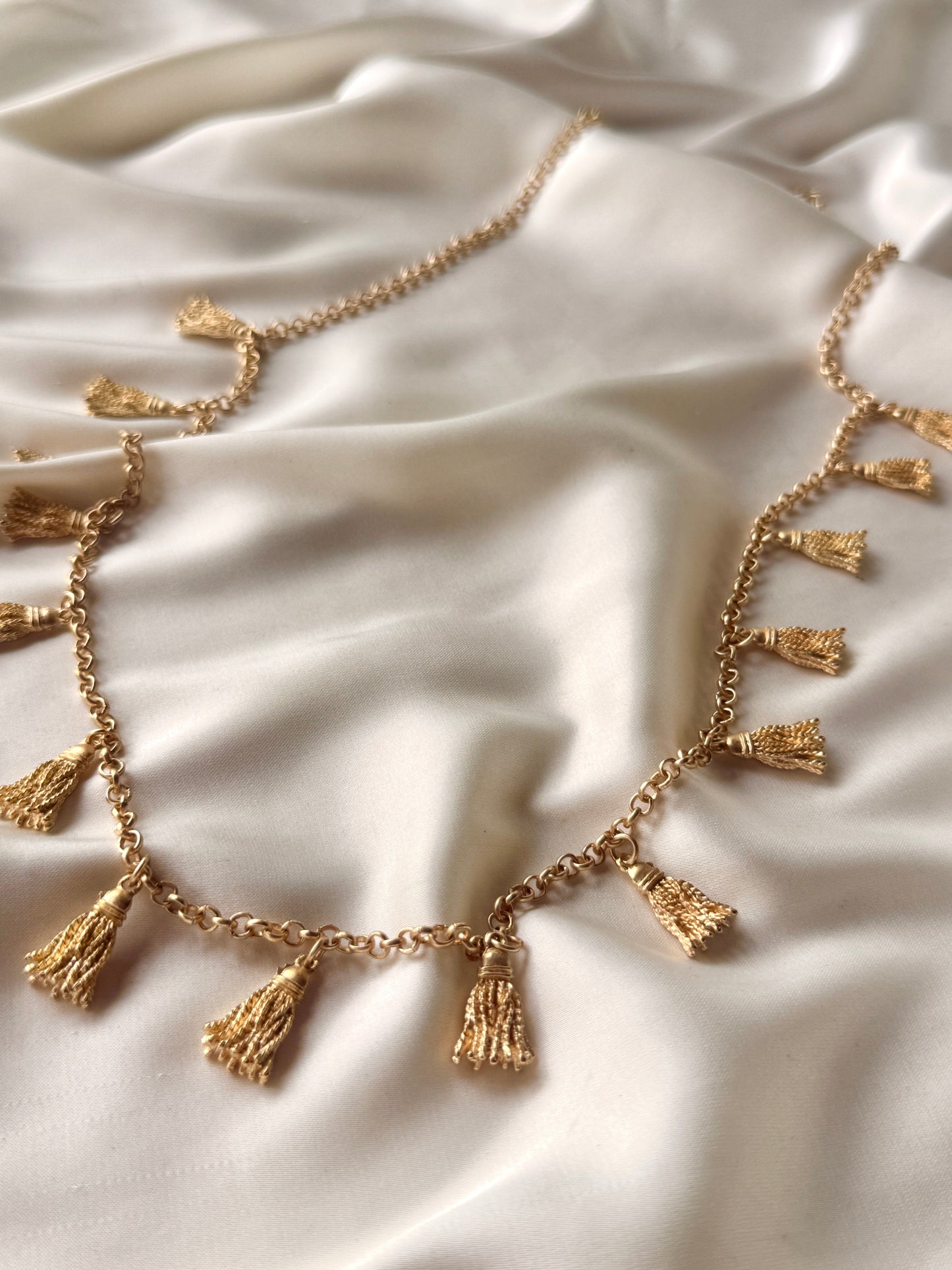 Collar  de Borlas Doradas- Fornash