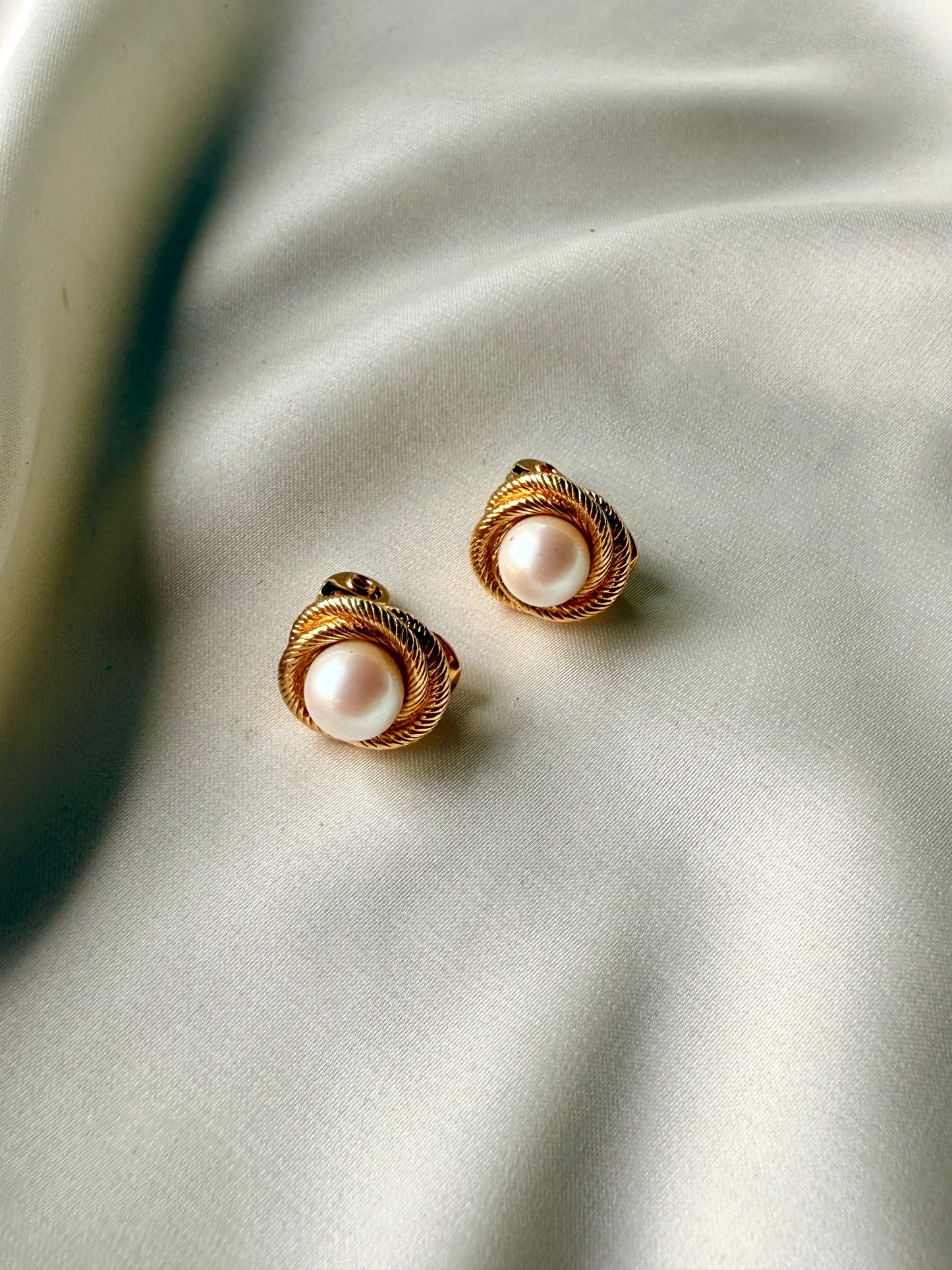 Aretes de Aros con centro perlado de prensa- Napier