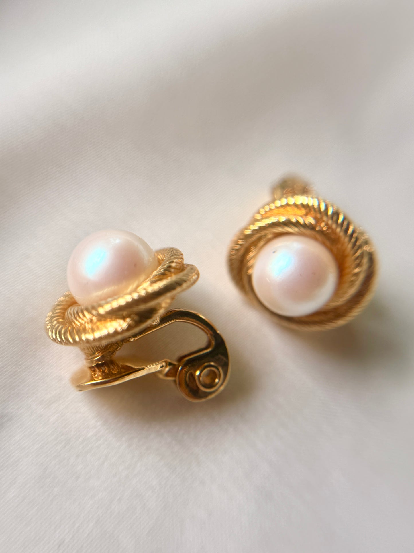 Aretes de Aros con centro perlado de prensa- Napier